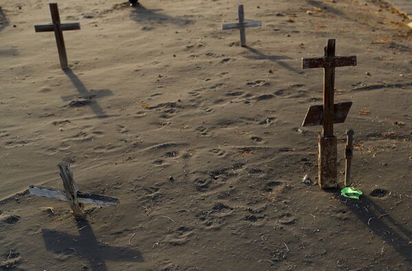 クンブレビエハ火山の火山灰に覆われた墓地 - Sputnik 日本