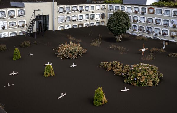クンブレビエハ火山の火山灰に覆われた墓地 - Sputnik 日本