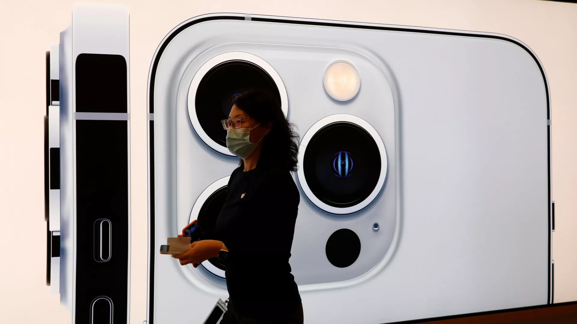 Старт продаж новой серии Apple iPhone 13 в Пекине, Китай
