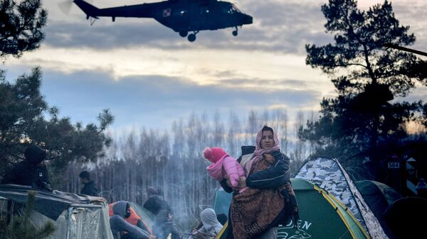 Лагерь нелегальных мигрантов на белорусско-польской границе - Sputnik 日本