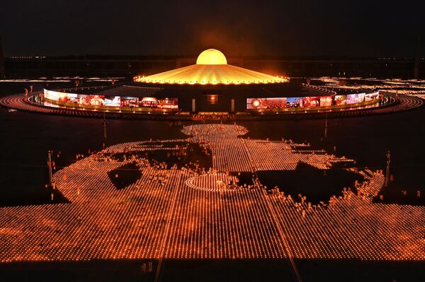 ワット・プラ・ダンマカヤ寺院で、世界記録更新のために灯された33万本のロウソク、（タイ・ノンタブリー県） - Sputnik 日本