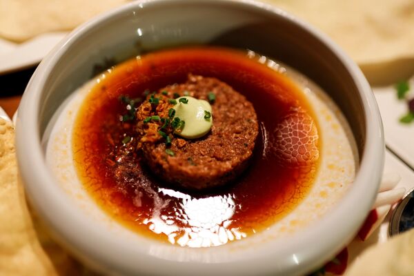 イスラエル・テルアビブのレストランで提供される、Redefine Meat社の3Dプリント肉を使った料理 - Sputnik 日本