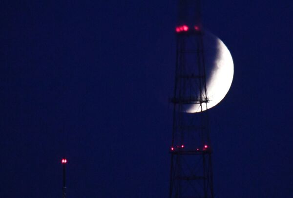 ロシア・ウラジオストクで観測された部分月食 - Sputnik 日本