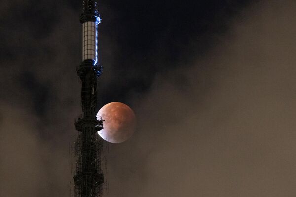 米ニューヨークのワン・ワールド・トレード・センター周辺で観測された部分月食 - Sputnik 日本