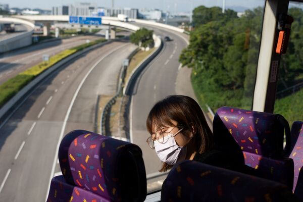 ツアーバスの車内で眠るツアー客 - Sputnik 日本