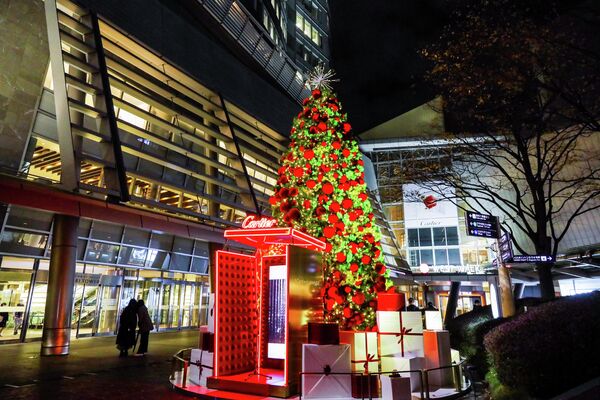 六本木ヒルズ66プラザに飾られたカルティエのクリスマスツリー - Sputnik 日本