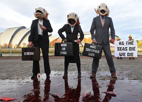 10月31日から11月13日まで、英国・グラスゴーで国連気候変動枠組条約第26回締約国会議（COP26）が開催（写真：11月4日、トロール漁（深海魚漁）に抗議するOcean Rebellionの活動家ら） - Sputnik 日本