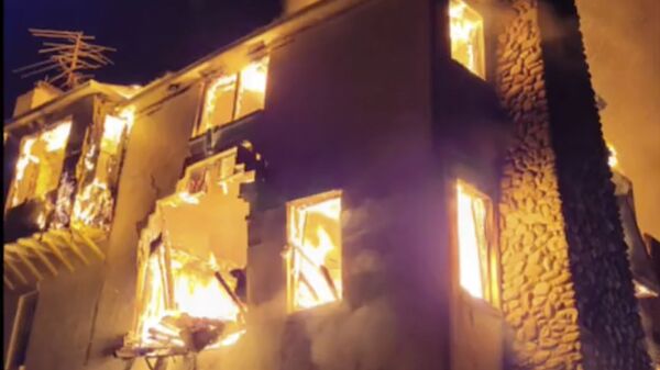 炭火の煙で蛇を駆除…のつもりが家が焼失　米国 - Sputnik 日本
