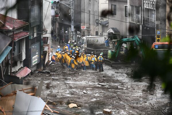 7月4日、日本の静岡県熱海市で、豪雨による土石流が発生。27人が死亡した - Sputnik 日本