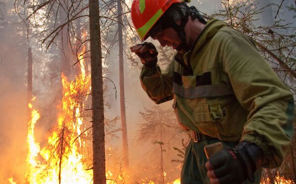 7月、ロシア・サハ共和国の首都ヤクーツクで大規模な森林火災が発生。日本の国土面積の半分に相当する1816万ヘクタールが焼失し、21世紀最大規模の森林火災に - Sputnik 日本