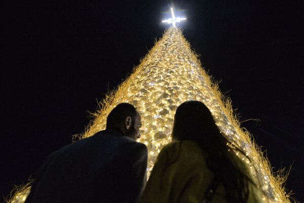 イラク・ニネベ州カラコシュに飾られたクリスマスツリー。この町にはキリスト教徒が多く暮らす - Sputnik 日本