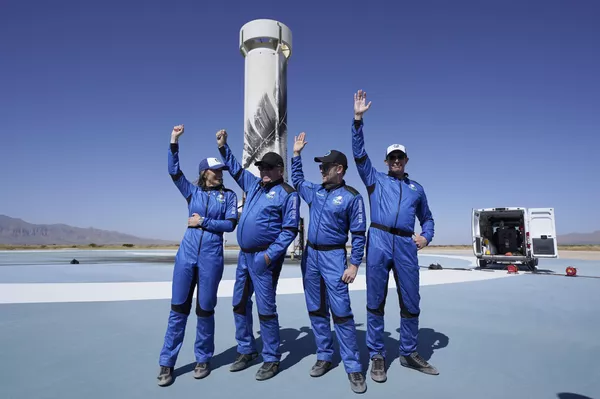 (左から)米ブルーオリジン社の宇宙船「ニューシェパード」に搭乗するオードリー・パワーズ氏、ウィリアム・シャトナー氏、クリス・ボシュイゼン氏、グレン・デ・フリース氏(10月13日) (左から)米ブルーオリジン社の宇宙船「ニューシェパード」に搭乗するオードリー・パワーズ氏、ウィリアム・シャトナー氏、クリス・ボシュイゼン氏、グレン・デ・フリース氏(10月13日) - Sputnik 日本
