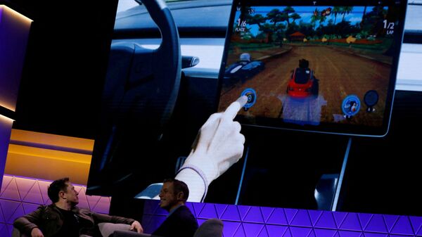 米EVテスラ、走行中の運転席のビデオゲーム機能を停止 - Sputnik 日本