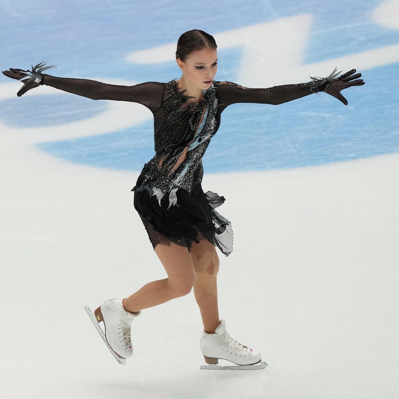 シェルバコワ（フィギュアスケート選手）直筆サイン入り写真 9854603_327:0:2375: