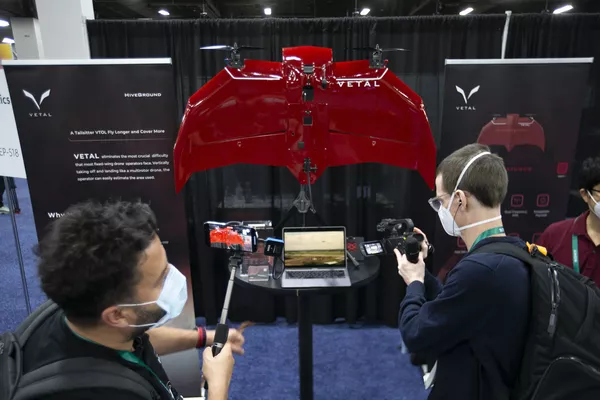CES 2022の公式メディアイベント「CES Unveiled」で展示された、タイ・HG Robotics社の垂直離着陸機(VTOL)「VETAL」のプラットホーム(3日、米ネバダ州・ラスベガス) CES 2022の公式メディアイベント「CES Unveiled」で展示された、タイ・HG Robotics社の垂直離着陸機(VTOL)「VETAL」のプラットホーム(3日、米ネバダ州・ラスベガス) - Sputnik 日本