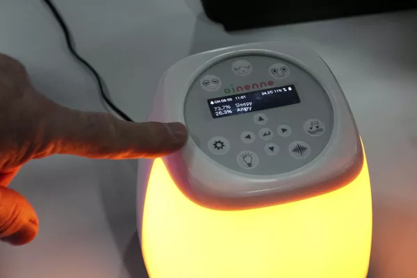 CES 2022の公式メディアイベント「CES Unveiled」で展示された、日本・ファーストアセント社の赤ちゃんの睡眠解析モニター「Ainenne」(3日、米ネバダ州・ラスベガス) CES 2022の公式メディアイベント「CES Unveiled」で展示された、日本・ファーストアセント社の赤ちゃんの睡眠解析モニター「Ainenne」(3日、米ネバダ州・ラスベガス) - Sputnik 日本