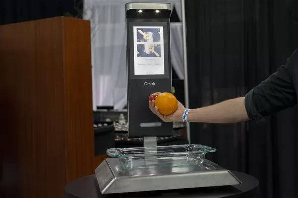 CES 2022の公式メディアイベント「CES Unveiled」で展示された、オランダ・Orbisk社のフードロス解析モニター(3日、米ネバダ州・ラスベガス) CES 2022の公式メディアイベント「CES Unveiled」で展示された、オランダ・Orbisk社のフードロス解析モニター(3日、米ネバダ州・ラスベガス) - Sputnik 日本