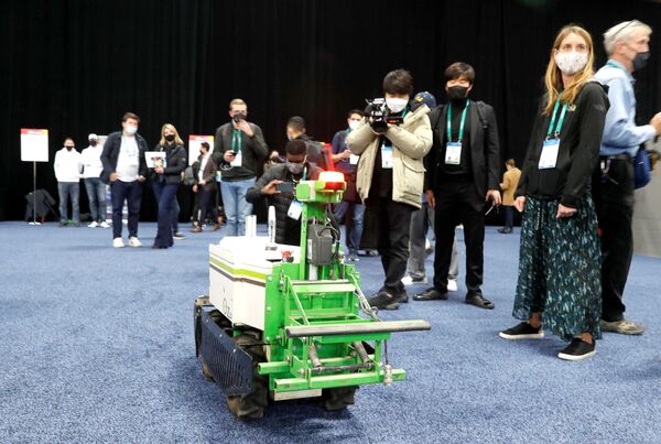 CES 2022の公式メディアイベント「CES Unveiled」で展示された、フランス・Naio Technologies社の完全自律型農業ロボット「Oz」（3日、米ネバダ州・ラスベガス） - Sputnik 日本