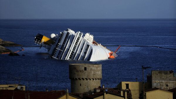 Потерпевший крушение круизный лайнер Costa Concordia - Sputnik 日本