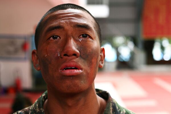 最終訓練「天国への道」から離れる仲間に涙を流す訓練生（高雄市・海軍左営基地、2021年12月19日） - Sputnik 日本