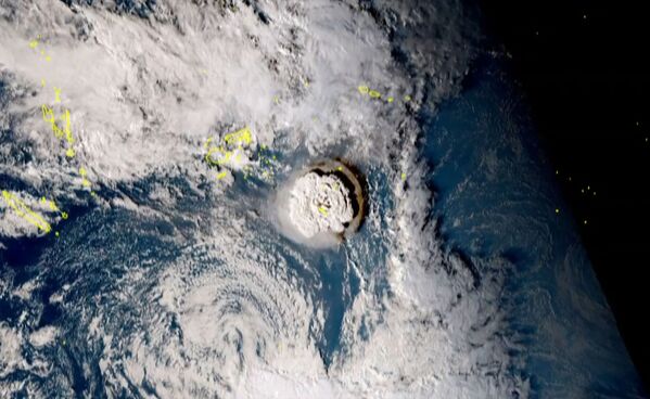日本の気象衛星「ひまわり8号」が捉えた、トンガ沖の海底火山噴火の様子（15日） - Sputnik 日本