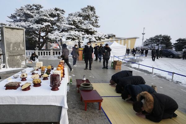 旧正月を祝うため、北朝鮮との国境近くにある臨津閣（イムジンガク）を訪れた脱北者ら（韓国・京畿道坡州市、1日） - Sputnik 日本