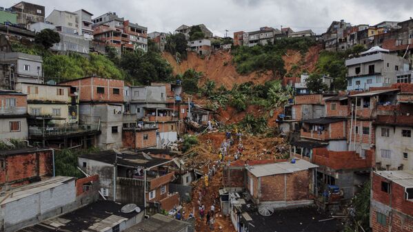 豪雨により地すべりが発生した現場（ブラジル・サンパウロ州、1月31日） - Sputnik 日本