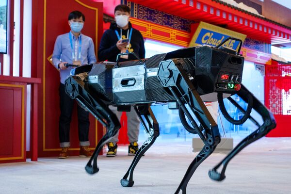 メインプレスセンターを巡回するロボット犬 - Sputnik 日本