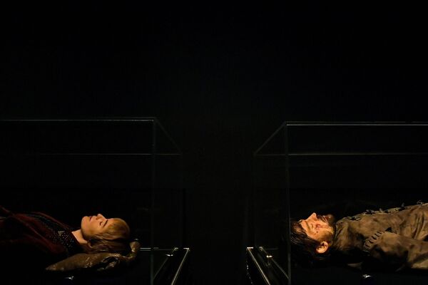 スタジオツアーで展示されている登場人物「ジェイミー・ラニスター」と「サーセイ・ラニスター」の実物大の死体（北アイルランド・バンブリッジ、2日） - Sputnik 日本