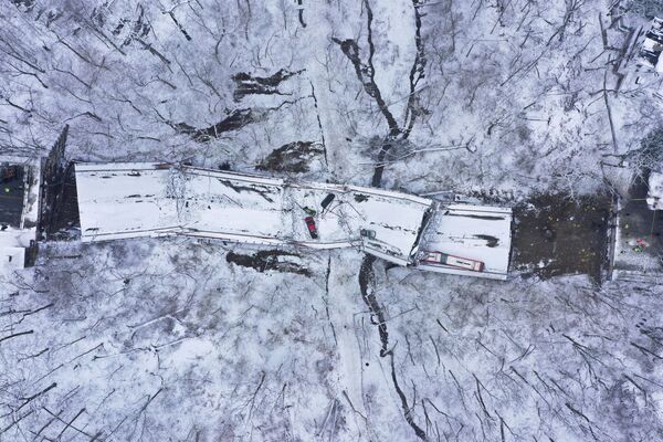 老朽化により崩落した橋（米ペンシルベニア州・ピッツバーグ、28日） - Sputnik 日本