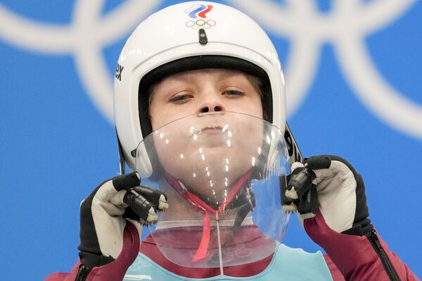 リュージュ・女子1人乗りの練習滑走に備えるロシア（ROC）のビクトリア・デムチェンコ選手（北京市・延慶区、5日） - Sputnik 日本