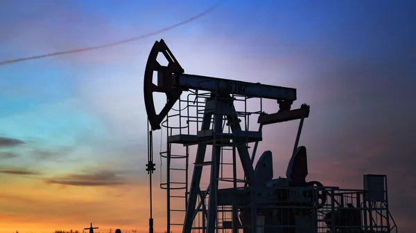 Нефтяная качалка неподалеку от Ямашинского сельского поселения Альметьевском районе Республики Татарстан - Sputnik 日本