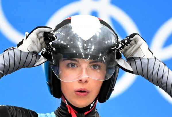 リュージュ女子1人乗りで滑走準備に入るオーストリアのハンナ・プロック選手（8日） - Sputnik 日本