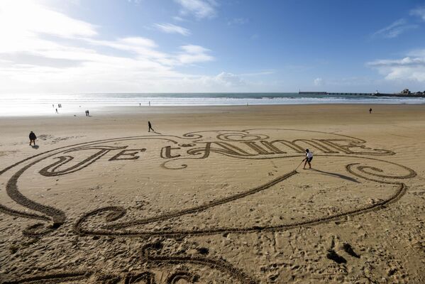 ビーチに描かれた「je t&#x27;aime（I love you）」の文字（フランス・レ・サーブル＝ドロンヌ） - Sputnik 日本