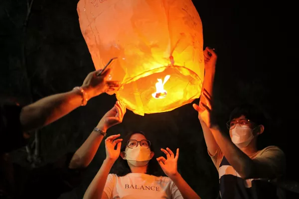元宵節を祝い、天灯を放つ人々(マレーシア・ポートクラン、15日) 元宵節を祝い、天灯を放つ人々(マレーシア・ポートクラン、15日) - Sputnik 日本