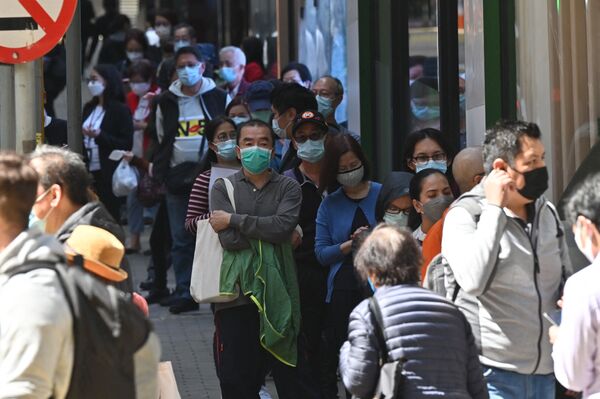 銀行の前に行列を作る人々 - Sputnik 日本