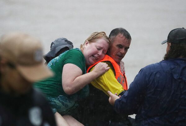洪水が発生した町から救助された住民（ニューサウスウェールズ州・リズモー、2月28日） - Sputnik 日本