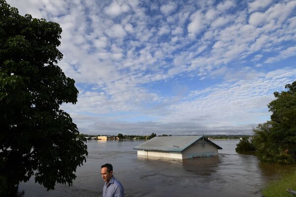 クラレンス川の氾濫による洪水で浸水した小屋（クイーンズランド州・グラフトン、1日） - Sputnik 日本