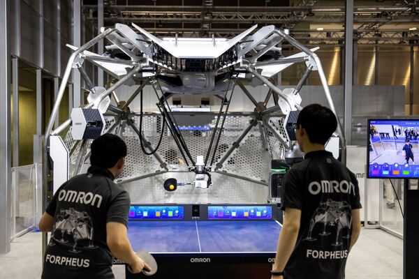 2022国際ロボット展で展示されている「オムロン」開発の卓球ロボット「フォルフェウス」（東京都江東区、9日） - Sputnik 日本