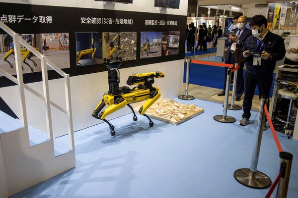 2022国際ロボット展でデモンストレーション中の「ボストンダイナミクス」開発の四足歩行ロボット「Spot（スポット）」（東京都江東区、9日） - Sputnik 日本
