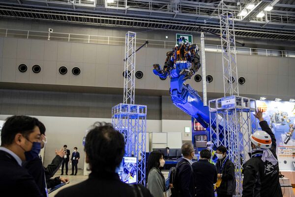 2022国際ロボット展で展示されている「人機一体（MMSE）」開発のロボット「零式人機 ver.2.0」（東京都江東区、9日） - Sputnik 日本