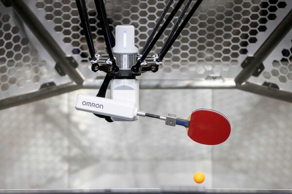 2022国際ロボット展でデモンストレーション中の「オムロン」開発の卓球ロボット「フォルフェウス」（東京都江東区、9日） - Sputnik 日本