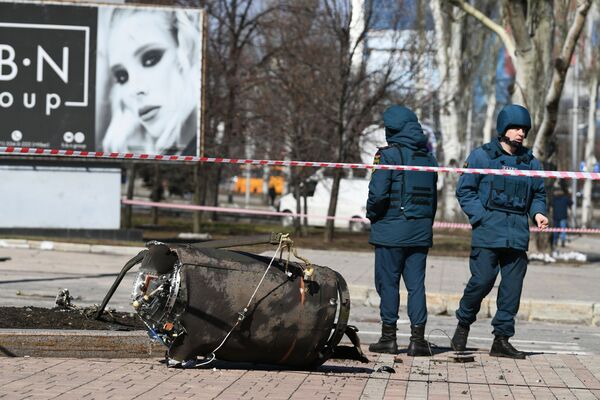 市中心部に撃墜されたウクライナのミサイルシステム「トーチカU」の破片（ドネツク人民共和国・ドネツク、14日） - Sputnik 日本