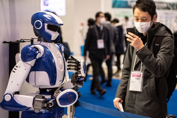 「きみとロボット展」で展示されているカワダロボティクス社のヒューマノイドロボット「HRP4」（東京都江東区、22日） - Sputnik 日本