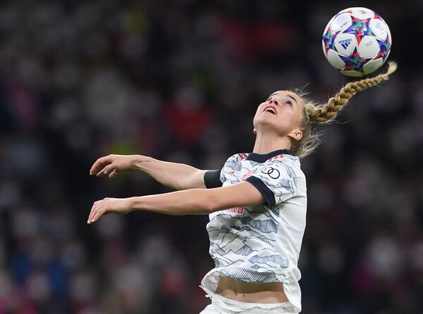 UEFA女子チャンピオンズリーグの準々決勝でプレーするドイツ代表MFのジュリア・グヴィン選手（ドイツ・ミュンヘン、22日） - Sputnik 日本