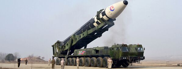 新型の大陸間弾道ミサイル（ICBM）「火星17」（25日、朝鮮中央通信が公開） - Sputnik 日本