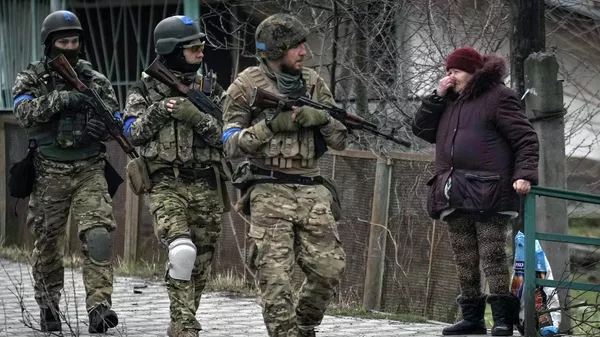 ウクライナ軍兵士、ブチャにて - Sputnik 日本