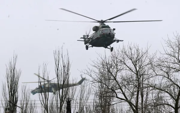 負傷したロシア兵士を搬送するため到着したヘリコプター(ドネツク人民共和国・ノヴォアゾフスク、12日) 負傷したロシア兵士を搬送するため到着したヘリコプター(ドネツク人民共和国・ノヴォアゾフスク、12日) - Sputnik 日本