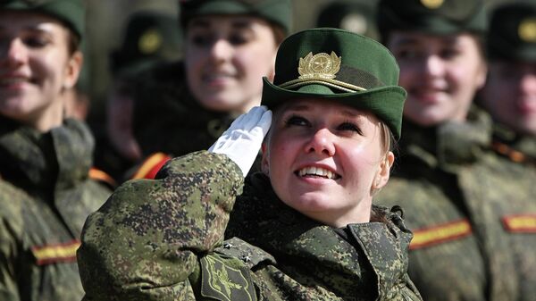 戦勝記念パレードの予行演習に参加した兵士ら（モスクワ州・アラビノ演習場、18日） - Sputnik 日本