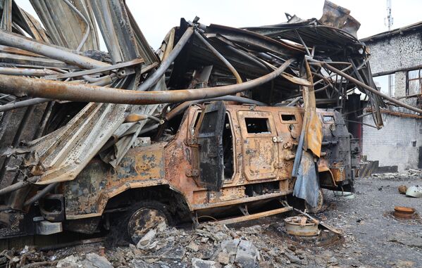イリイチ製鉄所で焼失したウクライナ軍の車両（マリウポリ、18日） - Sputnik 日本